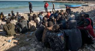 السلطات الإيطالية تسمح لمئات المهاجرين بالدخول بعد تعهد دول أوروبية باستقبال لاجئين