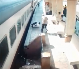 بالفيديو.. العناية الإلهية تنقذ شاب من الموت أسفل عجلات القطار على محطة الاقصر
