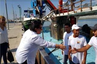 السفارة المصرية بقبرص تستقبل الصيادين المحتجزين بعد إطلاق سراحهم