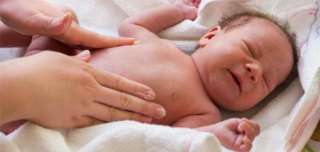 طرق علاج المغص والغازات عند الرضع