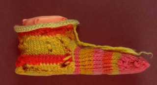 علماء في المتحف البريطاني يكتشفون كيف استخدم المصريون الأصباغ على جوارب الأطفال