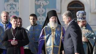 رئيس اوكرانيا يطالب رجال الكنيسة الأرثوذكسية الروسية بالرحيل عن بلاده