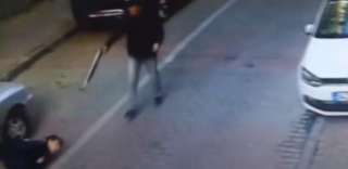بالفيديو .. طالب تركي بقتل زميله بدم بارد في شوارع إسطنبول
