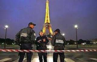 إغلاق برج إيفل والشانزلزيه بسبب الاحتجاجات ضد ماكرون في فرنسا  