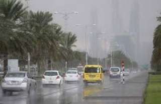 الإمارات العربية المتحدة تشهد سقوط كثيف للأمطار