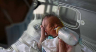 السلطات الصينية تجرى تحقيقاَ بأول ولادة لطفلين معدلين جينيا