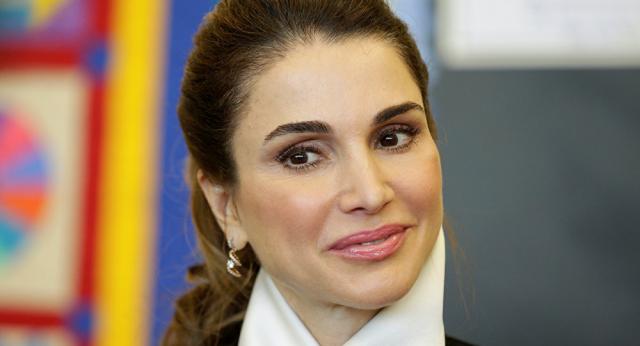 الملكة رانيا تتسلم جائزة شخصية العام