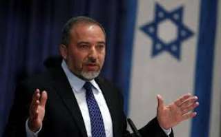 ليبرمان يكشف حقيقة استقالته بسبب التمويلات القطرية لـ حماس 