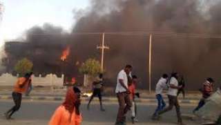 السودان.. تجدد التظاهرات وحرق مقر للحزب الحاكم شمال كردفان