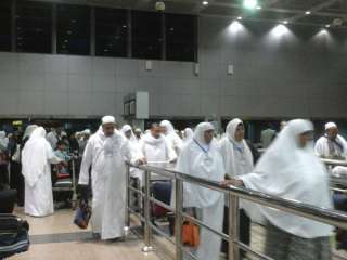 وصول 2188 معتمرا قادما من الأراضي المقدسة الى مطار القاهرة