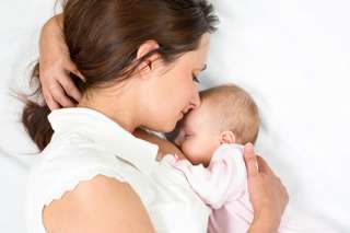 فوائد الرضاعة الطبيعية على الأم والطفل