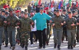 مادورو يستعرض التدريب الجيش الفنزويلي لتخويف الأمريكا 