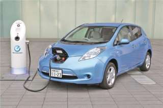 بالفيديو.. اليابان يطورون سيارة كهربائية من البلاستيك