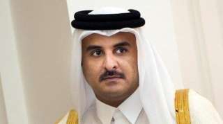 بالفيديو ..صوت طائرة حربية يرعب أمير قطر 