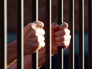 السجن المشدد 12 سنة وغرامة 6 آلاف جنيه للمتهمين بالاتجار بمخدرات وأسلحة بالمطرية