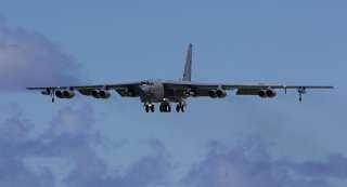 قاذفة بي-52 أمريكية تحلق قرب الحدود الروسية