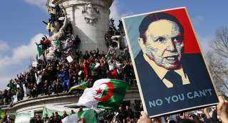 رغم إعلان بوتفليقة الاستقالة..نشطاء جزائريون يحشدون لــ”جمعة الرحيل”