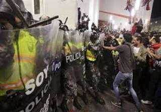 بالفيديو ..سحل وضرب للمتظاهرين في احتجاجات الإكوادور 