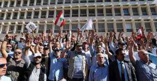 عسكريون متقاعدون يتقدمون صراع الموازنة المشتعل داخل البنك المركزي في لبنان