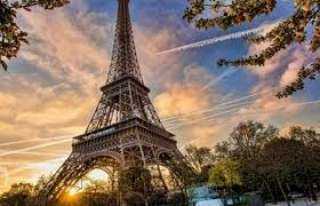 شاهد.. هكذا يحتفل برج إيفل في العاصمة الفرنسية بذكرى إنشائه الـ 130  