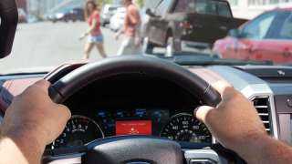 شركة فورد تساعد السائقين في القيادة بأمان على الطرق