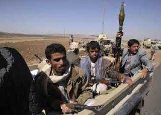 الحوثيون يزرعون الألغام ويحفرون الخنادق حول مطار الحديدة