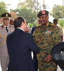 السيسي والبرهان يتوافقان على أولوية دعم الإرادة الحرة للشعب السوداني واختياراته
