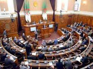 مجلس الأمة الجزائري: لا مساس بالدستور وتغيير الحكومة هو الأقرب  