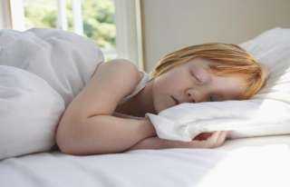 الأطفال يستنشقون مواد كيميائية مرتبطة بالسرطان من فراش النوم
