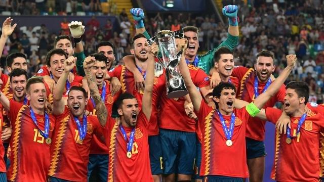  المنتخب الإسباني بلقب كأس أمم أوروبا للشباب