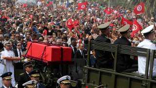 بالفيديو.. الرئيس التونسي الراحل الباجي قايد السبسي يوارى الثرى بمقبرة الجلاز