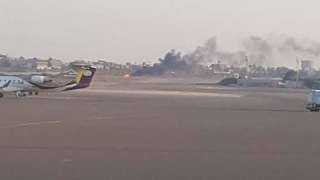 وقف الملاحة في مطار معيتيقة بالعاصمة الليبية إثر تعرضه لقصف جوي 