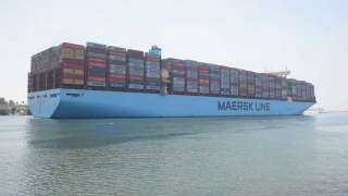 مميش: عبور 47 سفينة قناة السويس بحمولة 3.1 مليون طن
