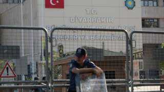 حملة اعتقالات بتركيا تطال المئات بتهمة التواطؤ مع ”العمال الكردستاني”
