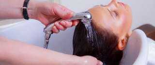 طرق الحفاظ على صحة الشعر من اضرار الشامبو