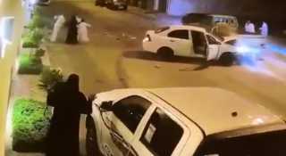 بالفيديو.. خلاف عائلي في السعودية يتطور لمشاجرة بالسيارات والرصاص