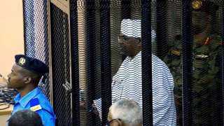 القضاء السودانى يأجل محاكمة البشير إلى السبت المقبل ودفاعه يطلب إطلاق سراحه