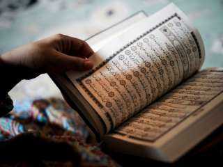 هل يجوز أن أهب ثواب قراءة القرآن الكريم للأحياء؟