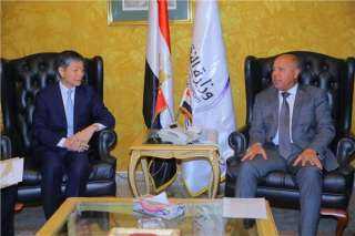 الوزير يجتمع بالسفير الصيني بالقاهرة لبحث دعم التعاون بين الجانبين في مجالات النقل