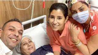 آيتن عامر من داخل المستشفى تطلب من جمهورها الدعاء لوالدتها