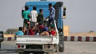 نشطاء: مئات الآلاف ينزحون في شمال شرق سوريا.. و500 كردي يصلون إلى العراق