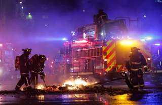  مقتل 3 في حريق بمتجر وتأجيل رحلات طيران بسبب أحداث الشغب بتشيلى