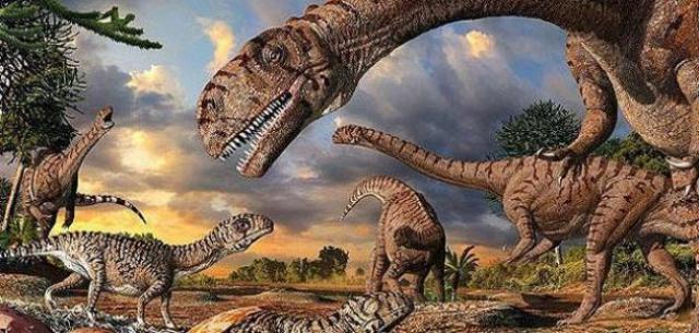 أقدم  قملة  في التاريخ بجانب ديناصور