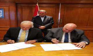 هشام توفيق يشهد توقيع عقد إعادة الهيكلة ودمج شركات القابضة للقطن