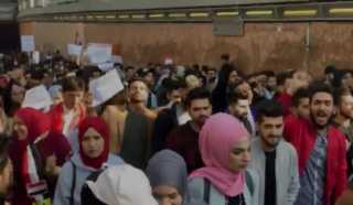بالفيديو.. آلاف الطلبة يتوافدون إلى ساحات الاعتصام