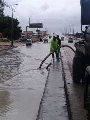   نزح مياه الأمطار المتراكمة بحي العجمي بالإسكندرية  