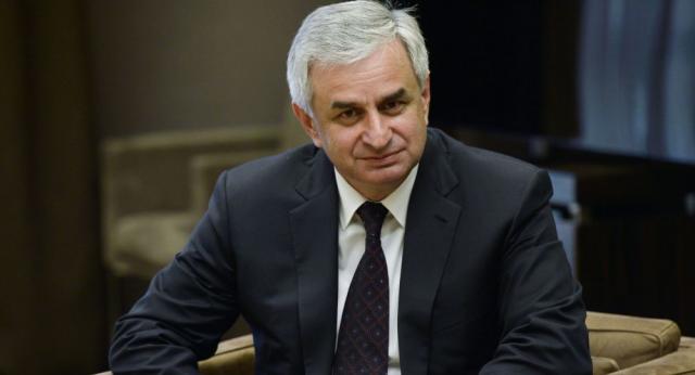 الرئيس الأبخازي راؤول خاجيمبا يعلن استقالته من منصبه