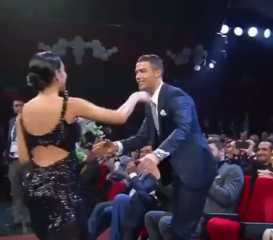 بالفيديو.. تحت أنظار رونالدو.. جورجينا تلهب الجمهور برقصة ”التانغو”