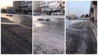 بالفيديو.. انهيار أرضي يبتلع سيارة في الأحساء بالسعودية