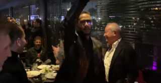 محمد رمضان يرقص مع أغنى رجال الأعمال رغم كورونا